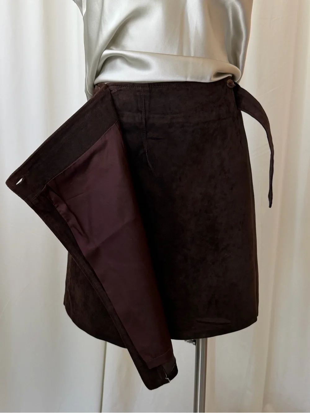 Vintage Ann Taylor Brown Leather Suede Wrap Skirt - Size 4. - Picture 8 of 15